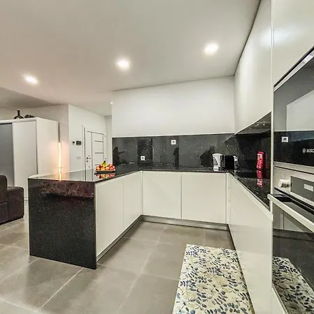 New With 2 Bedrooms Private Parking