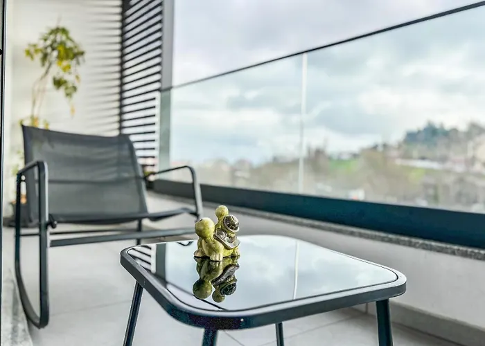 New With 2 Bedrooms Private Parking Lägenhet