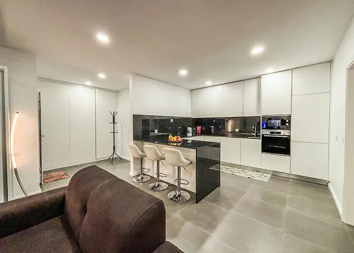 New With 2 Bedrooms Private Parking Lägenhet Bragança